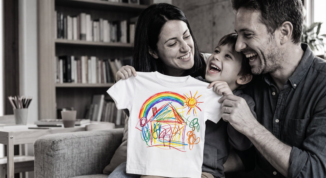 T-Shirt Disegnate a Mano dai Bambini: L'Idea Regalo Perfetta ed Emozionante per Mamma e Papà